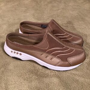 NIB Easy Spirit Travel Time Clogs Women's Size 8W